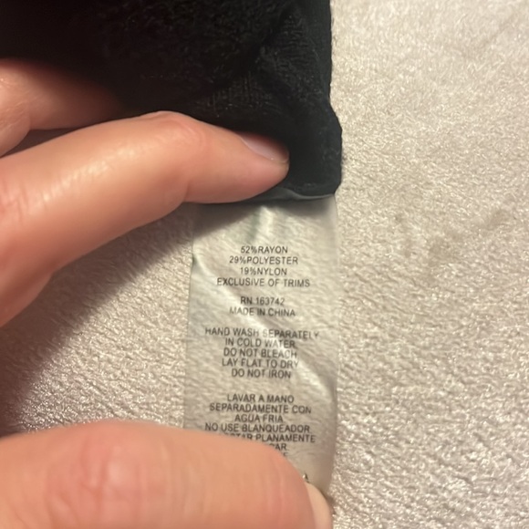 Aaeda crew neck sweater with beaded area, color block, feels like cashmere - Picture 6 of 8